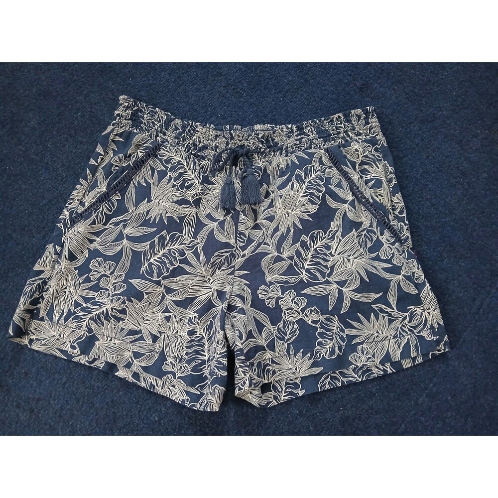 Briggs New York Blue Shorts with White Floral Pattern, Pockets, Medium - Picture 1 of 8